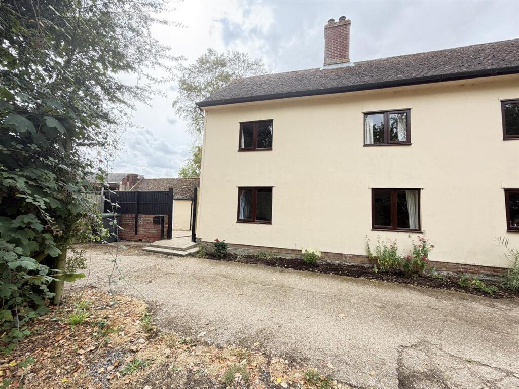 3 bed Semi Detached for rent in Redlingfield. From Clarke and Simpson - Framlingham
