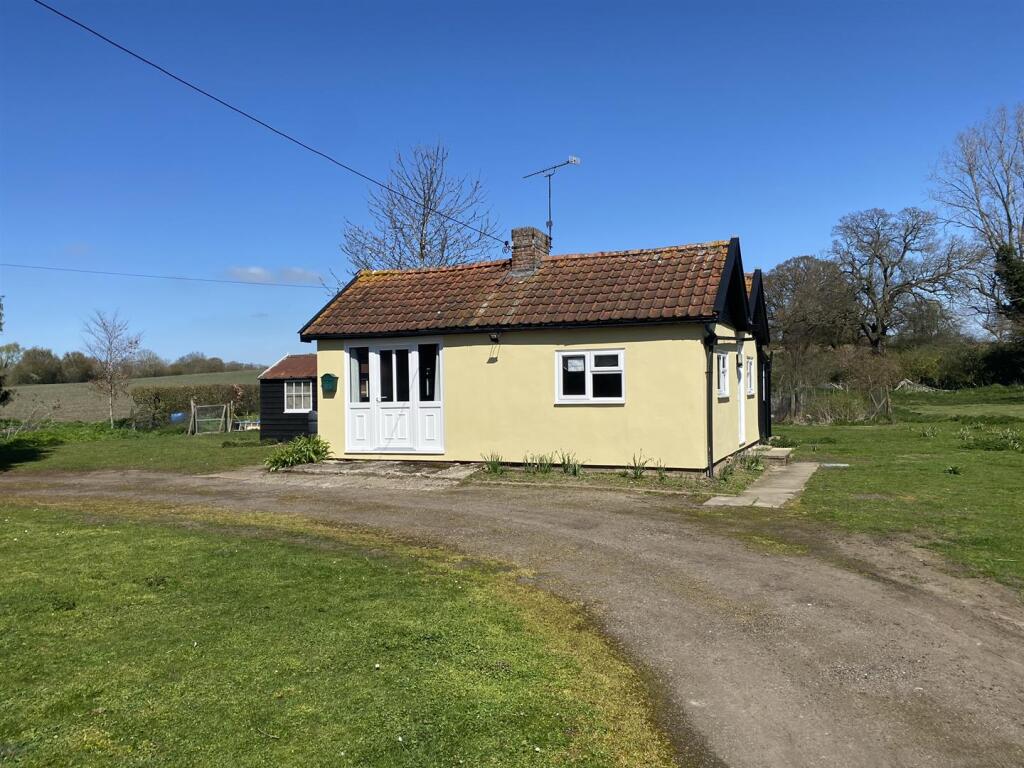 2 bed Detached bungalow for rent in Peasenhall. From Clarke and Simpson - Framlingham 2 bed Detached bungalow for rent in Peasenhall. From Clarke and Simpson - Framlingham