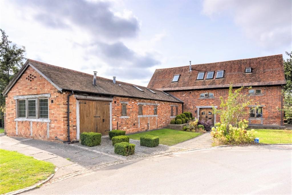 4 bed Barn Conversion for rent in Dunchurch. From Life Investments Estate Agents & Residential Lettings - Rugby 4 bed Barn Conversion for rent in Dunchurch. From Life Investments Estate Agents & Residential Lettings - Rugby
