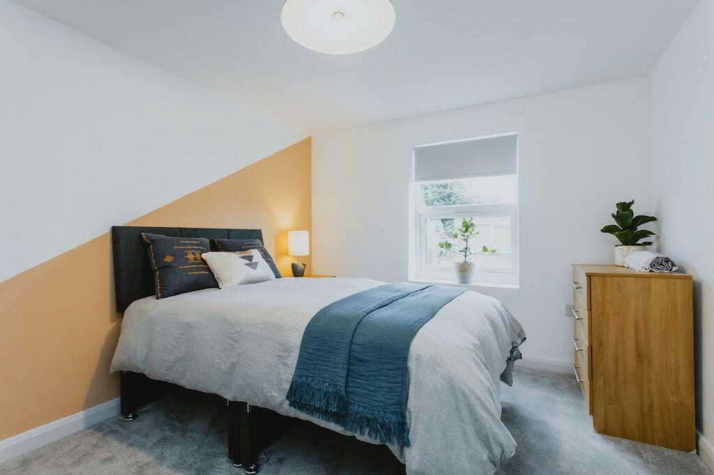 10 bed HMO for rent in Warwick. From Life Investments Estate Agents & Residential Lettings - Rugby