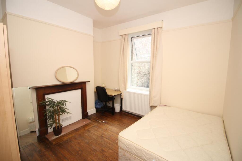 5 bed Mid Terraced House for rent in Newcastle upon Tyne. From Bowson - Jesmond
