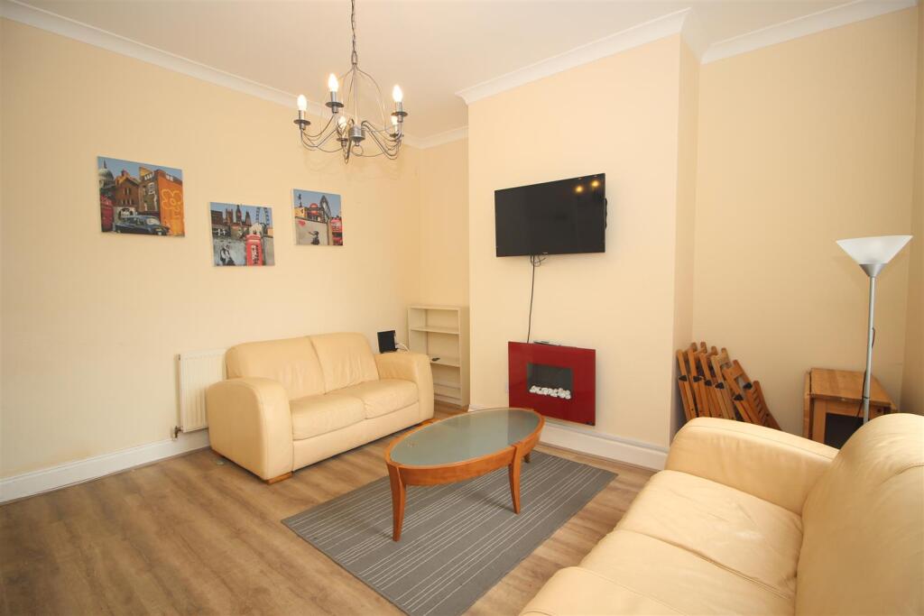 6 bed Mid Terraced House for rent in Newcastle upon Tyne. From Bowson - Jesmond