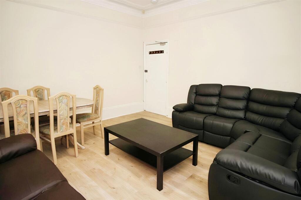 5 bed Mid Terraced House for rent in Newcastle upon Tyne. From Bowson - Jesmond