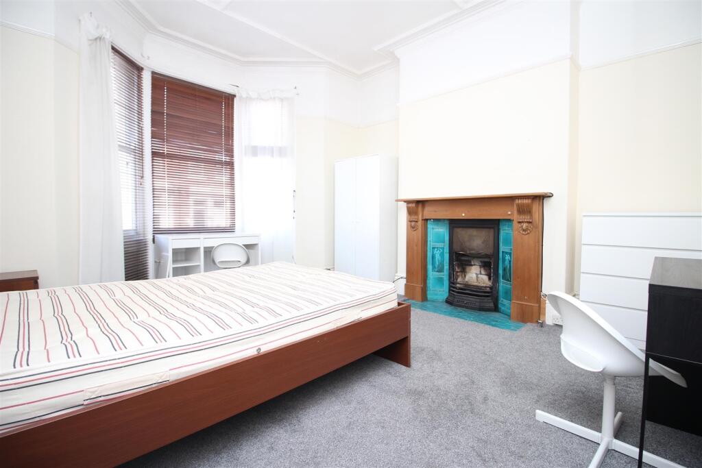 4 bed Mid Terraced House for rent in Newcastle upon Tyne. From Bowson - Jesmond 4 bed Mid Terraced House for rent in Newcastle upon Tyne. From Bowson - Jesmond