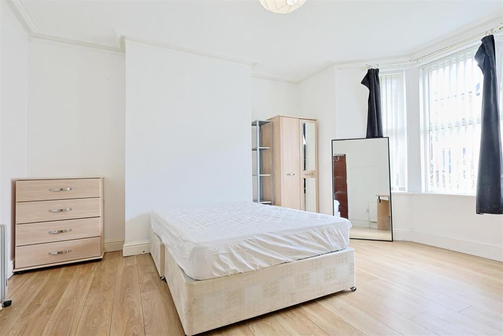 5 bed Mid Terraced House for rent in Newcastle upon Tyne. From Bowson - Jesmond