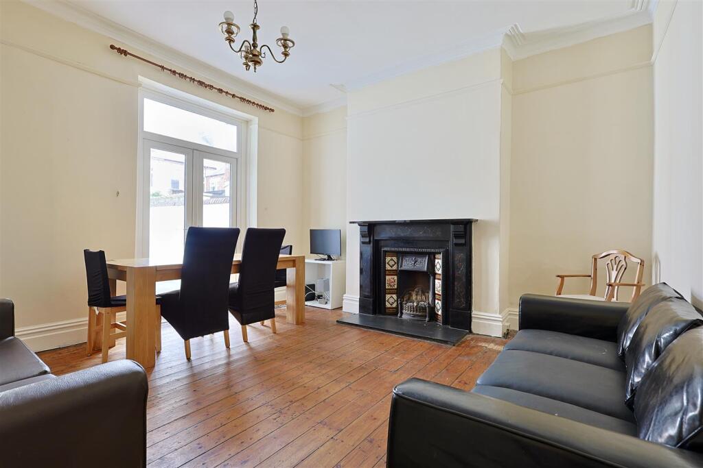 5 bed Mid Terraced House for rent in Newcastle upon Tyne. From Bowson - Jesmond