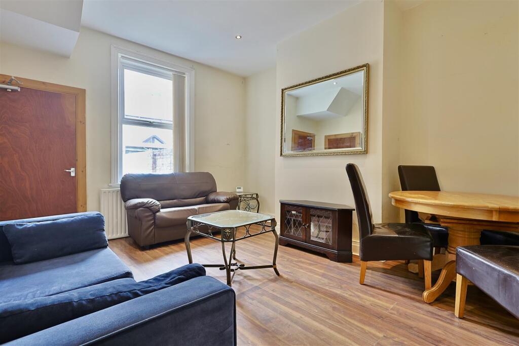 4 bed Mid Terraced House for rent in Newcastle upon Tyne. From Bowson - Jesmond 4 bed Mid Terraced House for rent in Newcastle upon Tyne. From Bowson - Jesmond