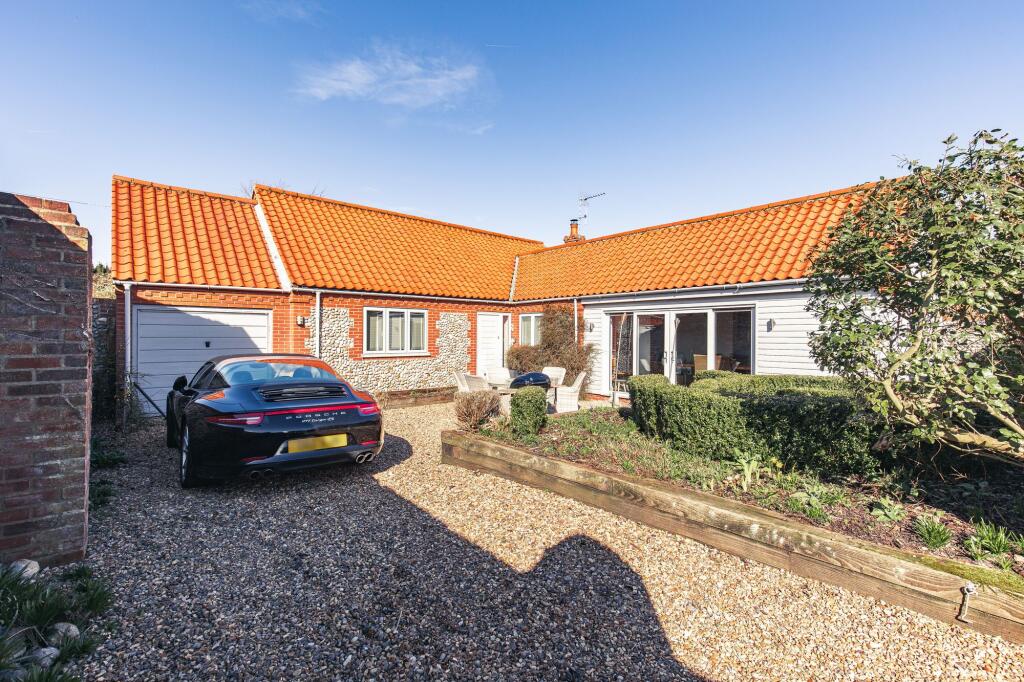 3 bed Detached bungalow for rent in Cley next the Sea. From Sowerbys - Dereham