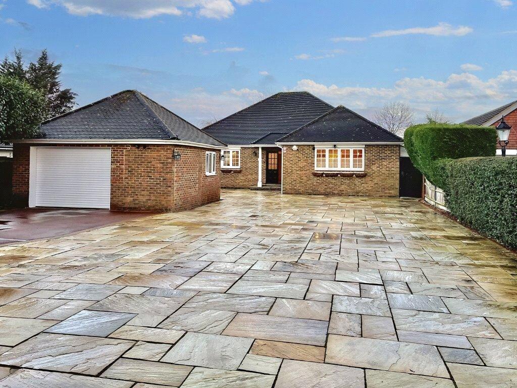 4 bed Bungalow for rent in New Denham. From Robert Cooper and Co