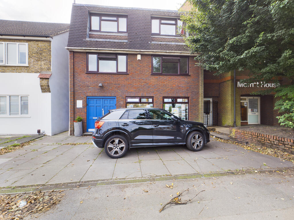 2 bed Apartment for rent in Ruislip. From Robert Cooper and Co