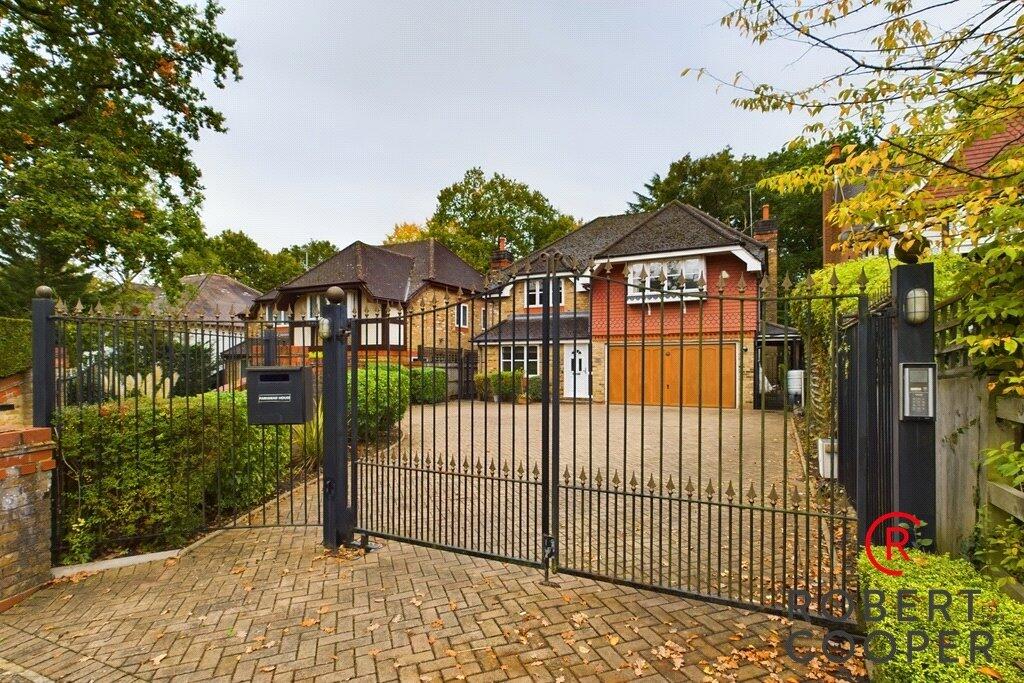 6 bed Detached for rent in Northwood. From Robert Cooper and Co