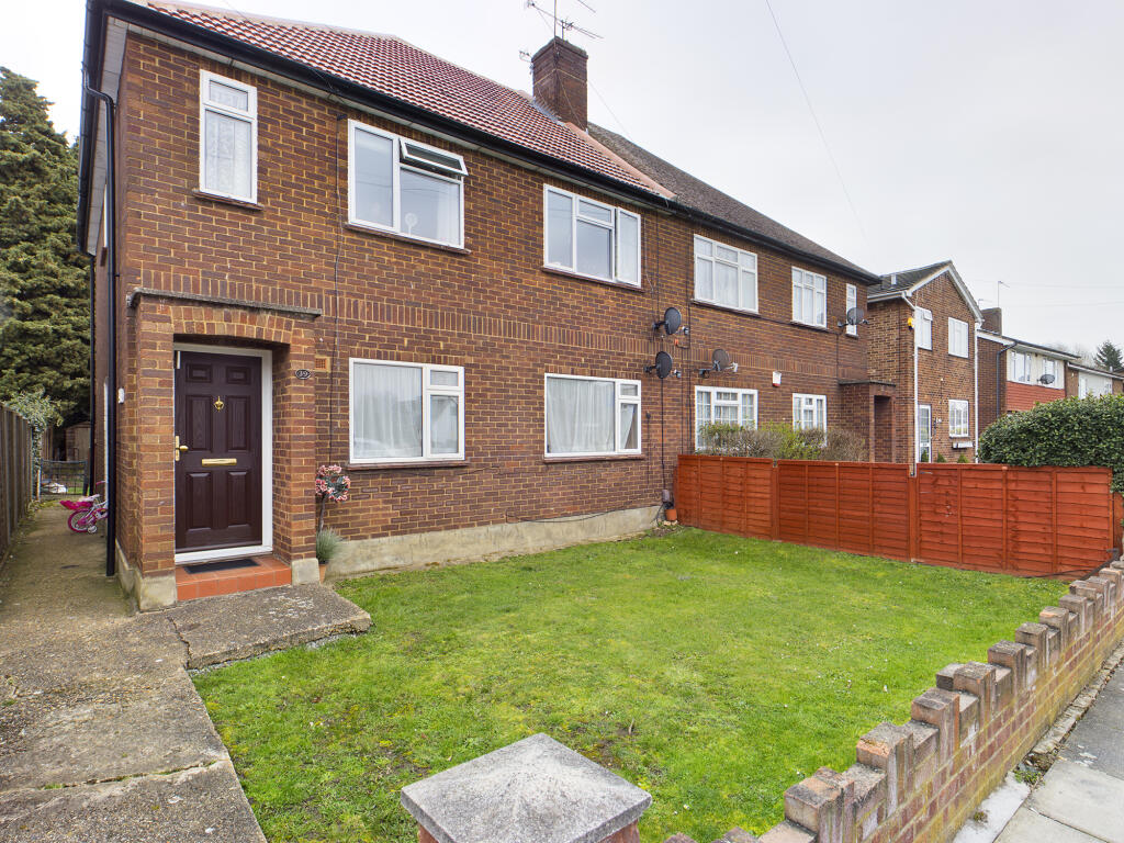 2 bed Apartment for rent in Ruislip. From Robert Cooper and Co 2 bed Apartment for rent in Ruislip. From Robert Cooper and Co