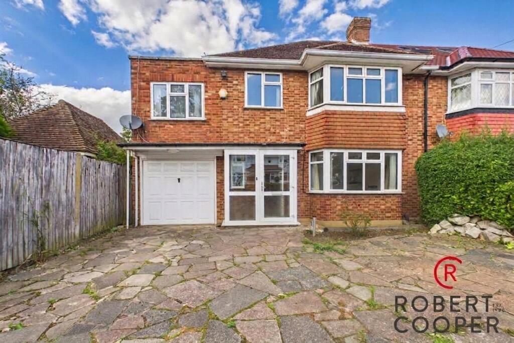 4 bed Semi Detached for rent in Ruislip. From Robert Cooper and Co