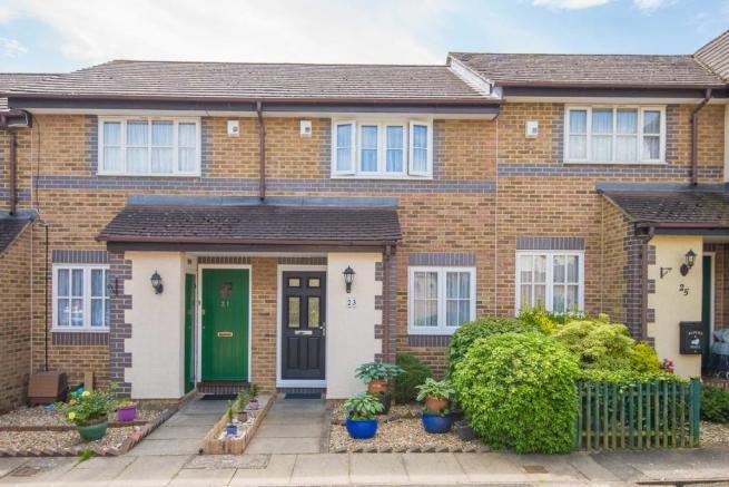 2 bed Mid Terraced House for rent in Ruislip. From Robert Cooper and Co