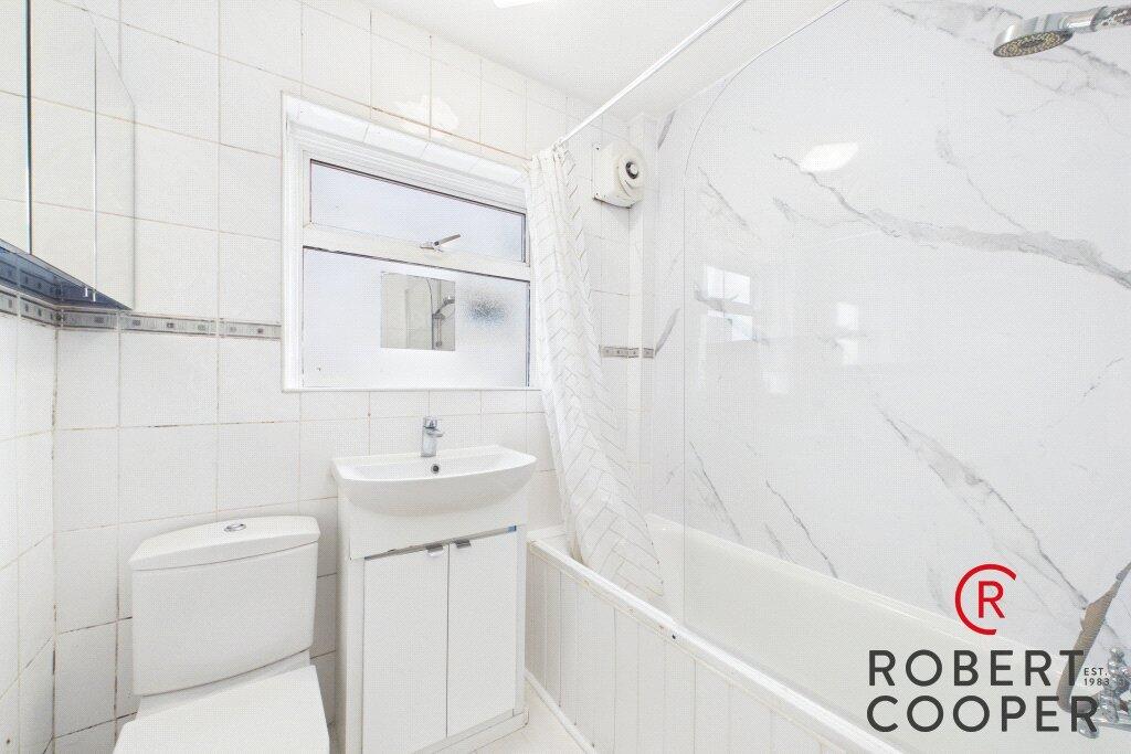 3 bed Bungalow for rent in Pinner. From Robert Cooper and Co