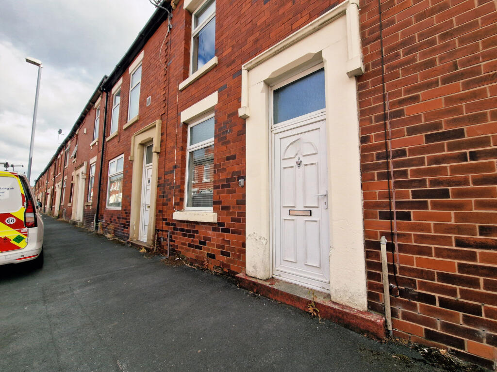 3 bed Mid Terraced House for rent in Fulwood. From Dewhurst Homes - Fulwood