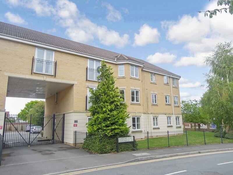 2 bed 1st Floor Flat for rent in George Green. From B. Simmons - Langley