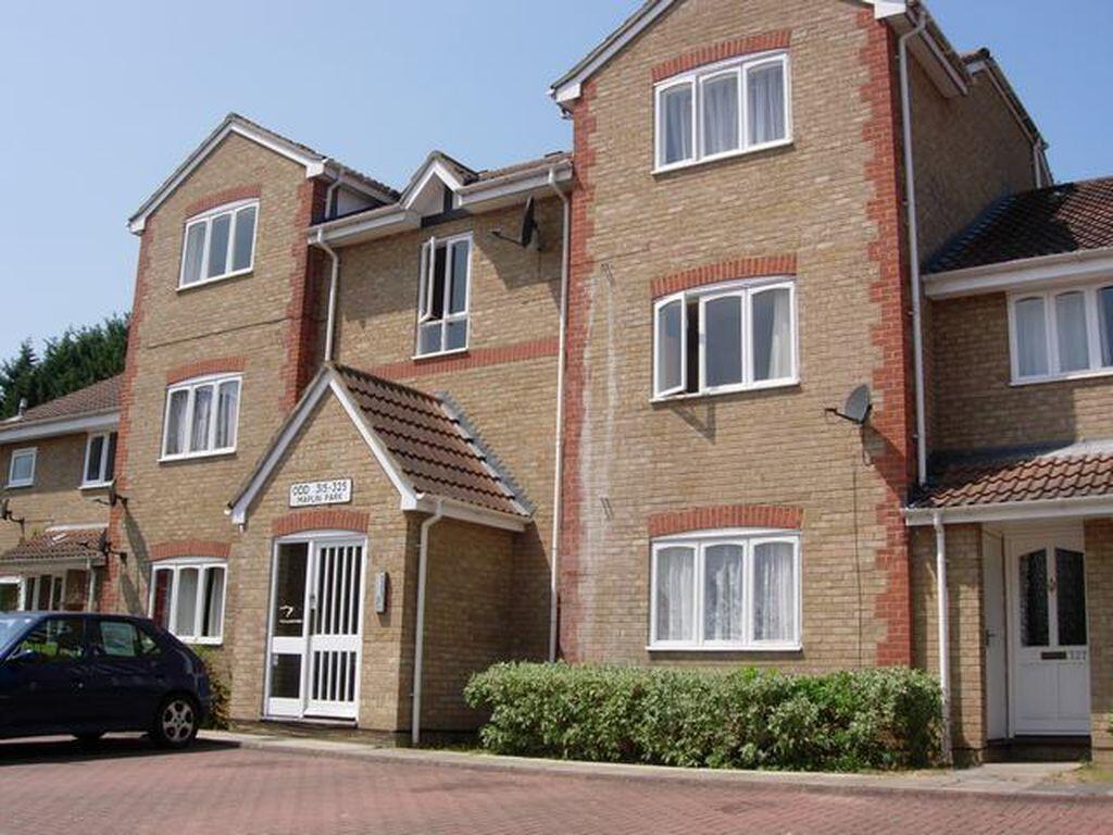 1 bed 1st Floor Flat for rent in Colnbrook. From B. Simmons - Langley