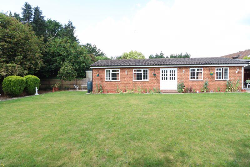 1 bed Bungalow for rent in George Green. From B. Simmons - Langley 1 bed Bungalow for rent in George Green. From B. Simmons - Langley