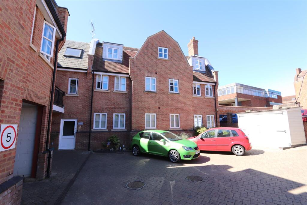 2 bed Apartment for rent in Billericay. From Meacock & Jones - Shenfield 2 bed Apartment for rent in Billericay. From Meacock & Jones - Shenfield