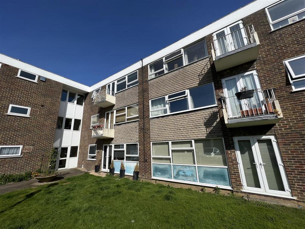 2 bed Apartment for rent in Brentwood. From Meacock & Jones - Shenfield
