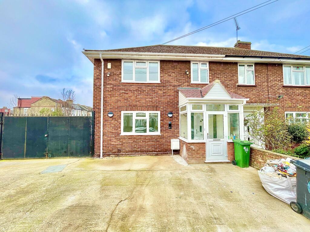 4 bed Detached House for rent in Leyton. From Bairstow Eves Lettings - Walthamstow