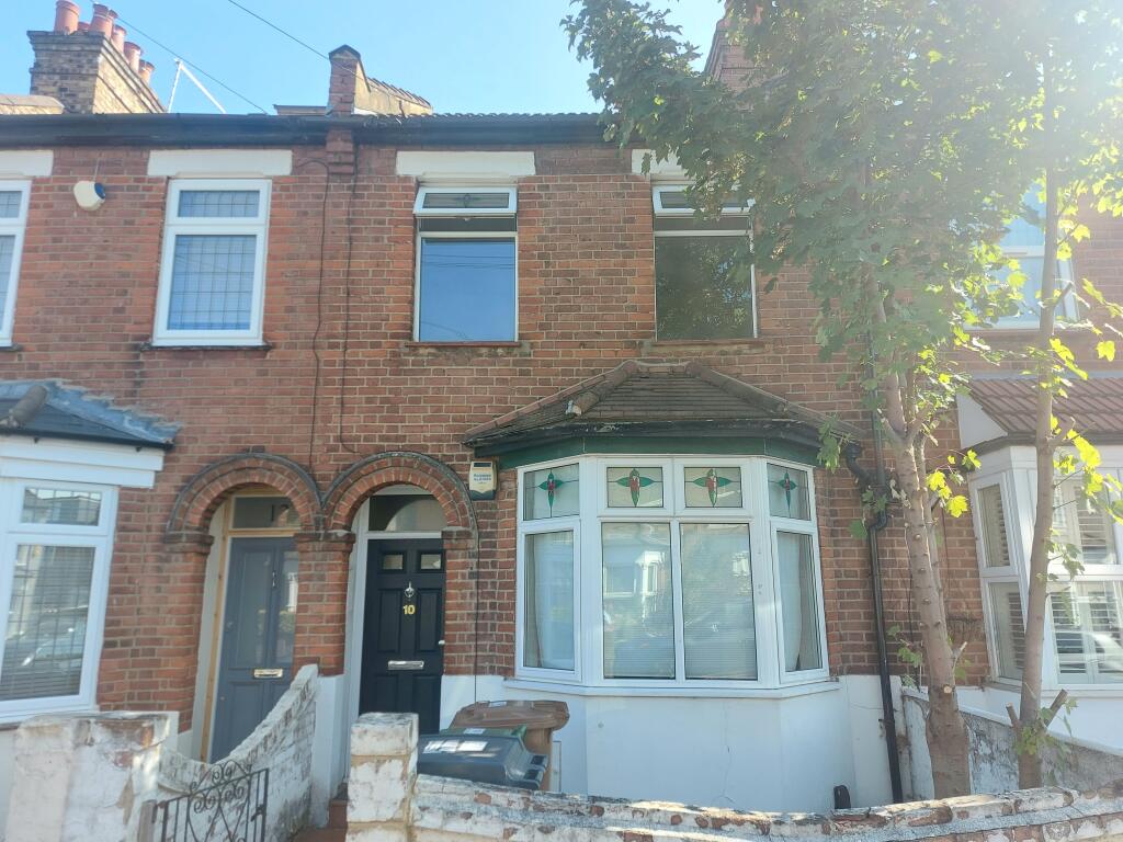 3 bed Detached for rent in Walthamstow. From Bairstow Eves Lettings - Walthamstow 3 bed Detached for rent in Walthamstow. From Bairstow Eves Lettings - Walthamstow