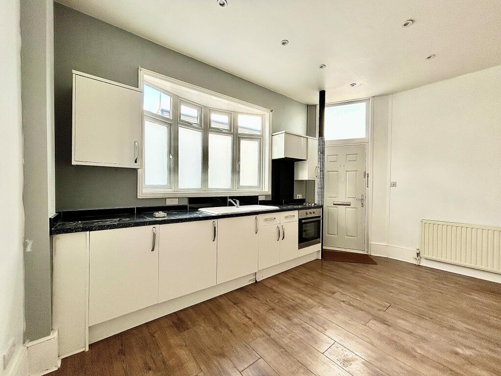 2 bed 1st Floor Flat for rent in Walthamstow. From Bairstow Eves Lettings - Walthamstow