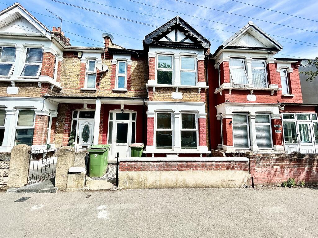 4 bed Detached for rent in East Ham. From Bairstow Eves Lettings - Walthamstow 4 bed Detached for rent in East Ham. From Bairstow Eves Lettings - Walthamstow