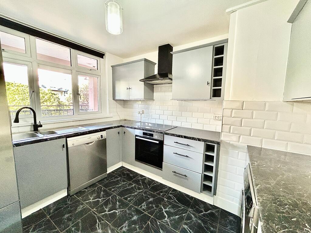3 bed 1st Floor Flat for rent in Chingford. From Bairstow Eves Lettings - Walthamstow 3 bed 1st Floor Flat for rent in Chingford. From Bairstow Eves Lettings - Walthamstow
