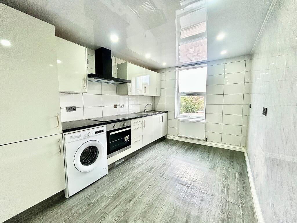 5 bed 1st Floor Flat for rent in Leyton. From Bairstow Eves Lettings - Walthamstow 5 bed 1st Floor Flat for rent in Leyton. From Bairstow Eves Lettings - Walthamstow