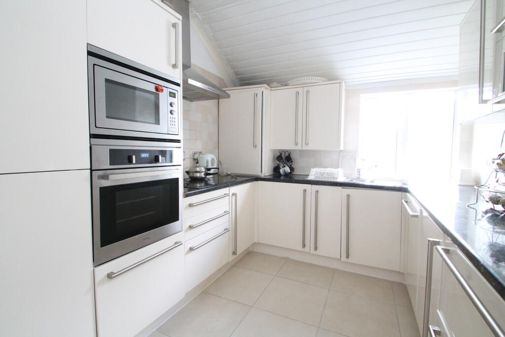 2 bed Apartment for rent in Purley. From Bairstow Eves Lettings - Purley