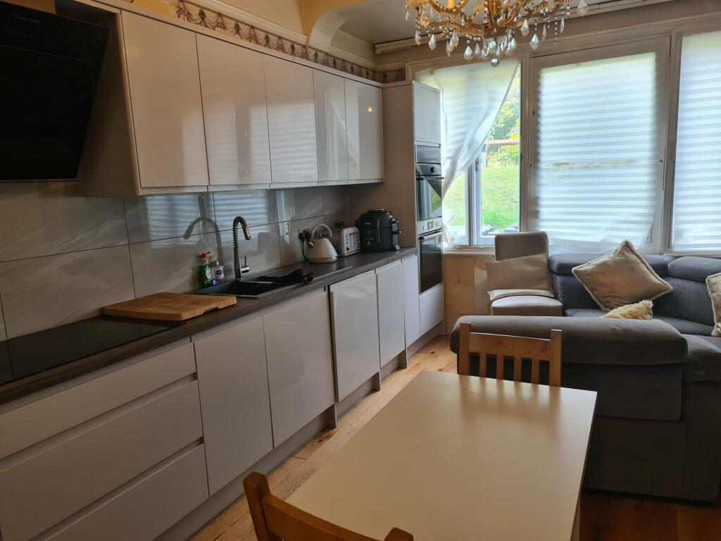 1 bed Room for rent in Purley. From Bairstow Eves Lettings - Purley