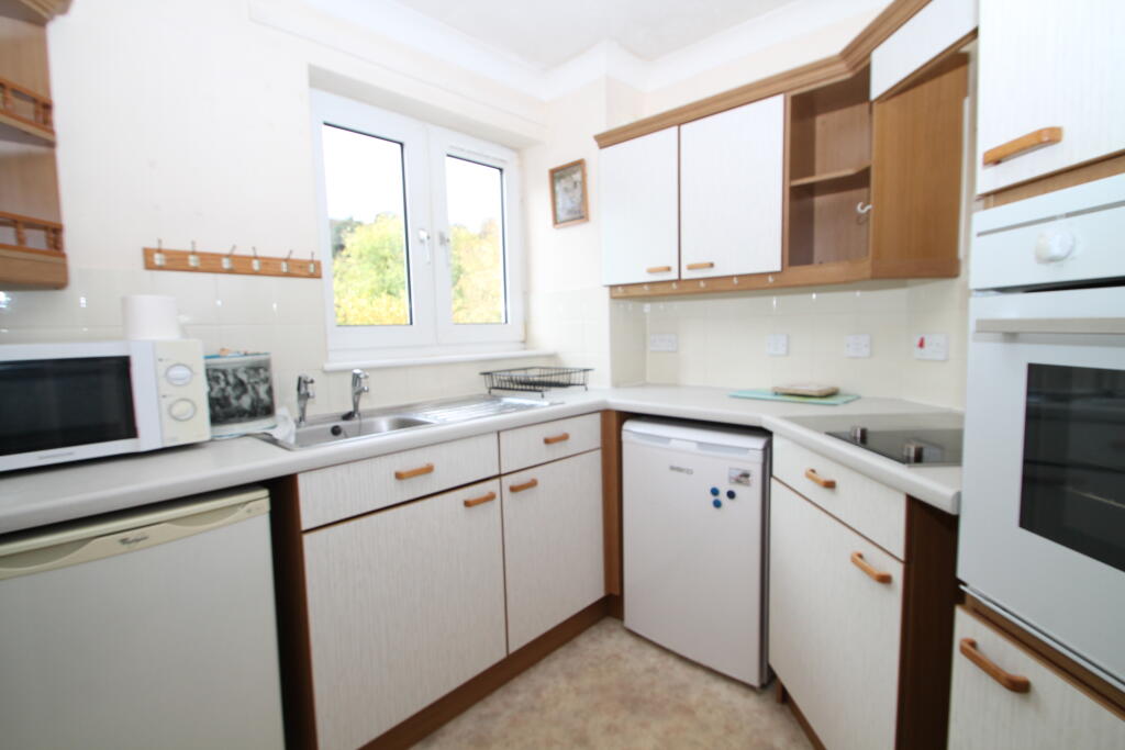 2 bed Flat for rent in Caterham. From Bairstow Eves Lettings - Purley