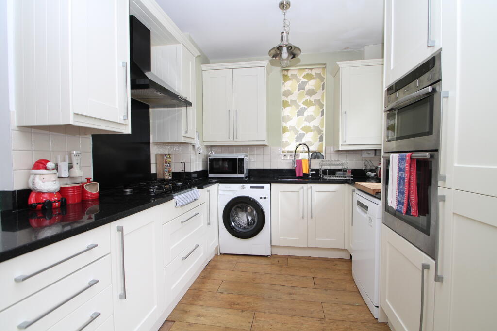 5 bed Detached House for rent in Purley. From Bairstow Eves Lettings - Purley