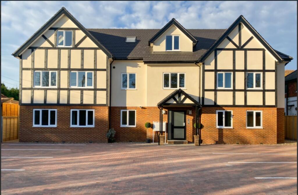 2 bed 1st Floor Flat for rent in Chelsham. From Bairstow Eves Lettings - Purley