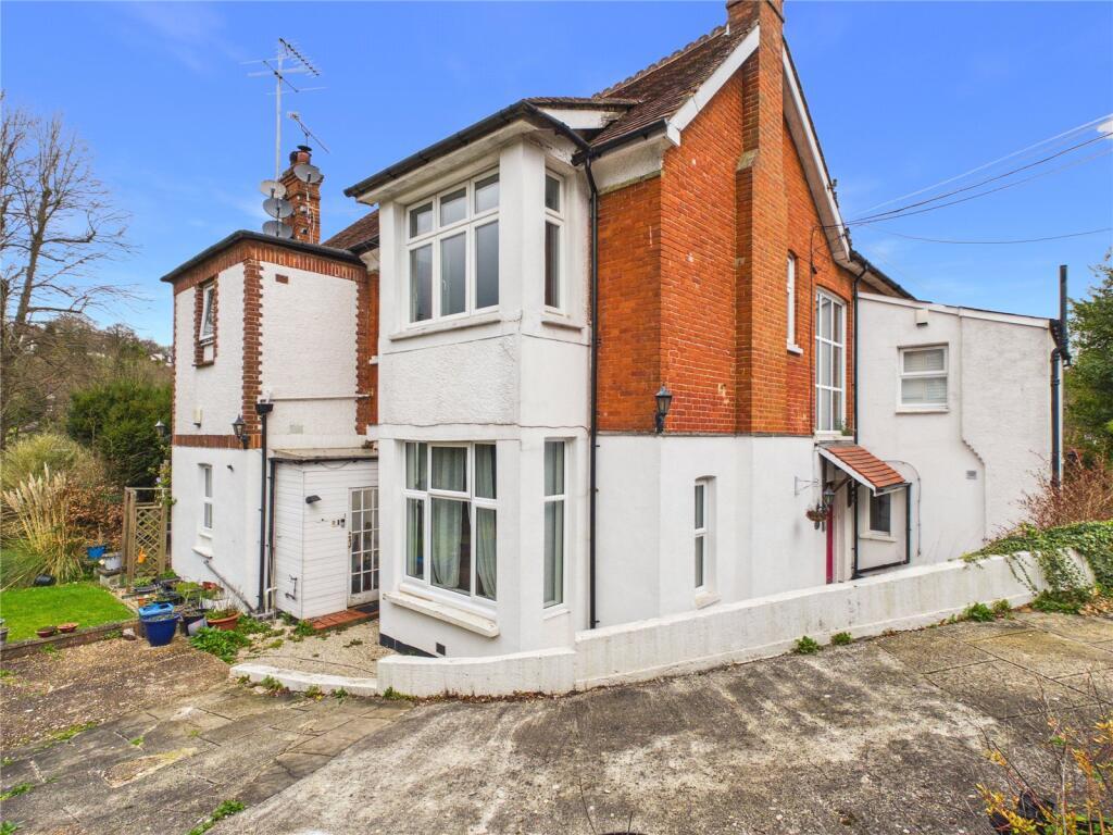 2 bed 1st Floor Flat for rent in Caterham. From Bairstow Eves Lettings - Purley