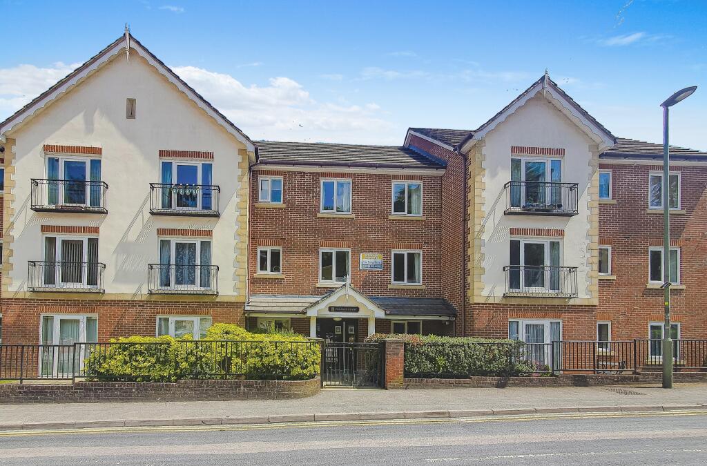 1 bed 1st Floor Flat for rent in Caterham. From Bairstow Eves Lettings - Purley