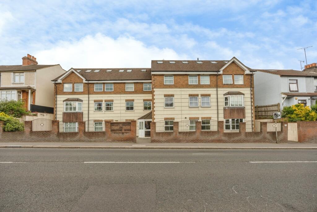 1 bed Detached for rent in Whyteleafe. From Bairstow Eves Lettings - Purley 1 bed Detached for rent in Whyteleafe. From Bairstow Eves Lettings - Purley