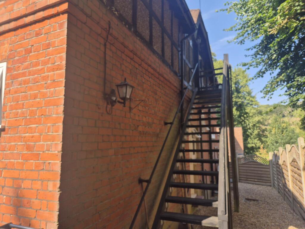 2 bed End of Terrace for rent in Purley. From Bairstow Eves Lettings - Purley 2 bed End of Terrace for rent in Purley. From Bairstow Eves Lettings - Purley