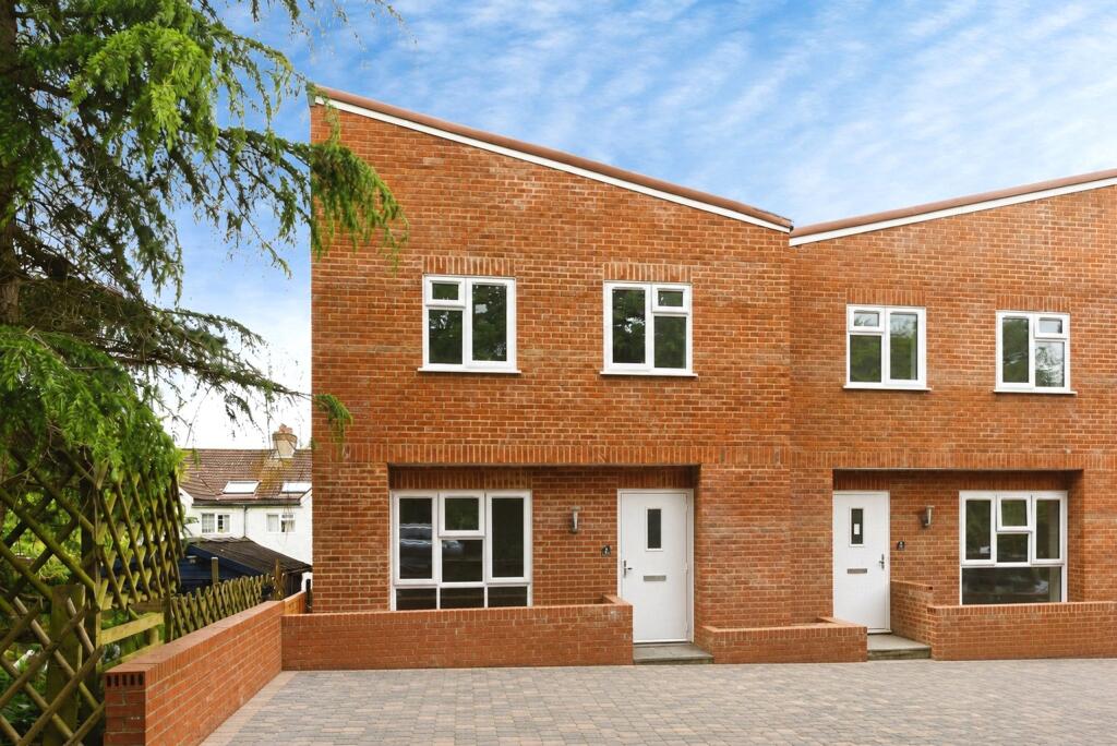 5 bed Detached for rent in Whyteleafe. From Bairstow Eves Lettings - Purley 5 bed Detached for rent in Whyteleafe. From Bairstow Eves Lettings - Purley