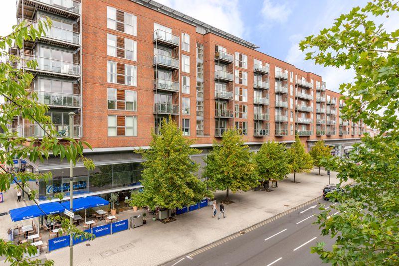 1 bed Flat for rent in Walton-on-Thames. From James Neave Estate Agents