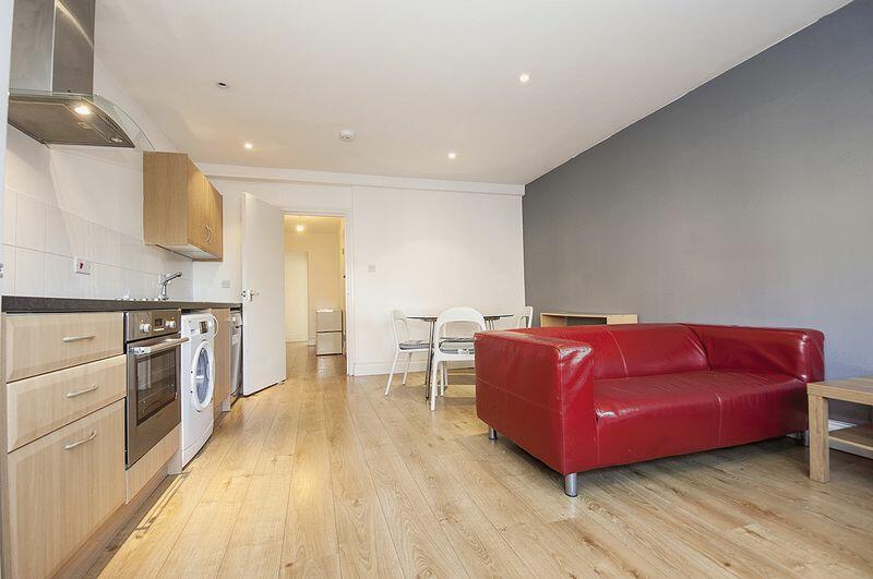 2 bed Apartment for rent in Walton-on-Thames. From James Neave Estate Agents