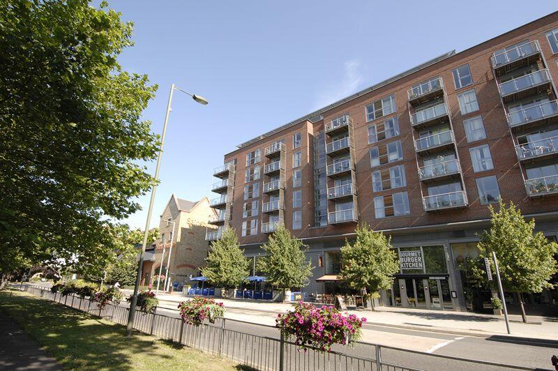 1 bed Flat for rent in Walton-on-Thames. From James Neave Estate Agents