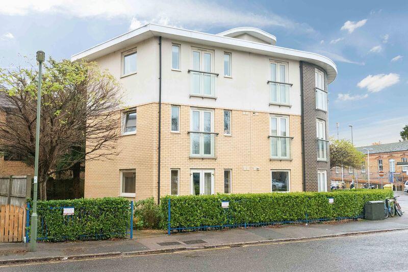 4 bed Studio for rent in Walton-on-Thames. From James Neave - The Estate Agent - Walton On Thames 4 bed Studio for rent in Walton-on-Thames. From James Neave - The Estate Agent - Walton On Thames