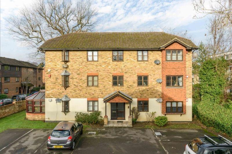 1 bed 1st Floor Flat for rent in Walton-on-Thames. From James Neave - The Estate Agent - Walton On Thames