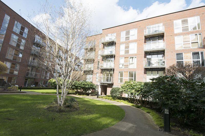2 bed 1st Floor Flat for rent in Walton-on-Thames. From James Neave - The Estate Agent - Walton On Thames