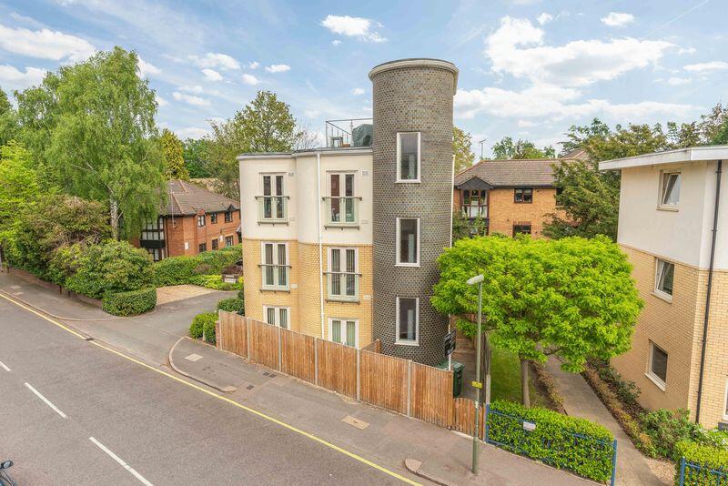 2 bed 1st Floor Flat for rent in Walton-on-Thames. From James Neave - The Estate Agent - Walton On Thames