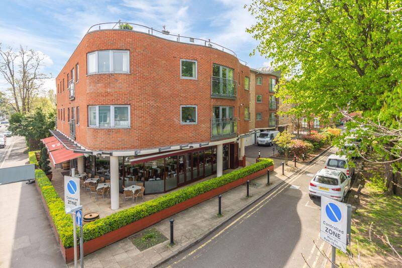 1 bed 1st Floor Flat for rent in Walton-on-Thames. From James Neave - The Estate Agent - Walton On Thames