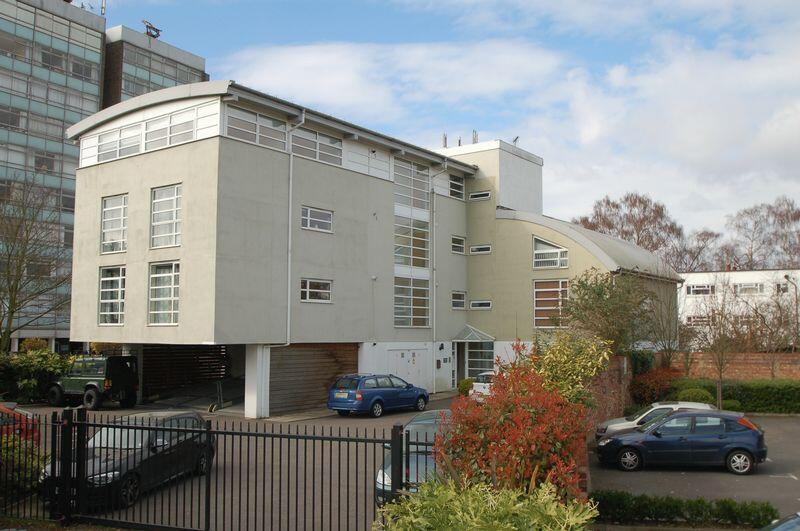 1 bed 1st Floor Flat for rent in Walton-on-Thames. From James Neave - The Estate Agent - Walton On Thames